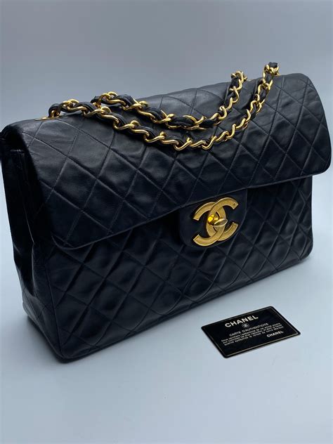 borsa chanel nera falsa|Come riconoscere una borsa originale Chanel: 12 aspetti .